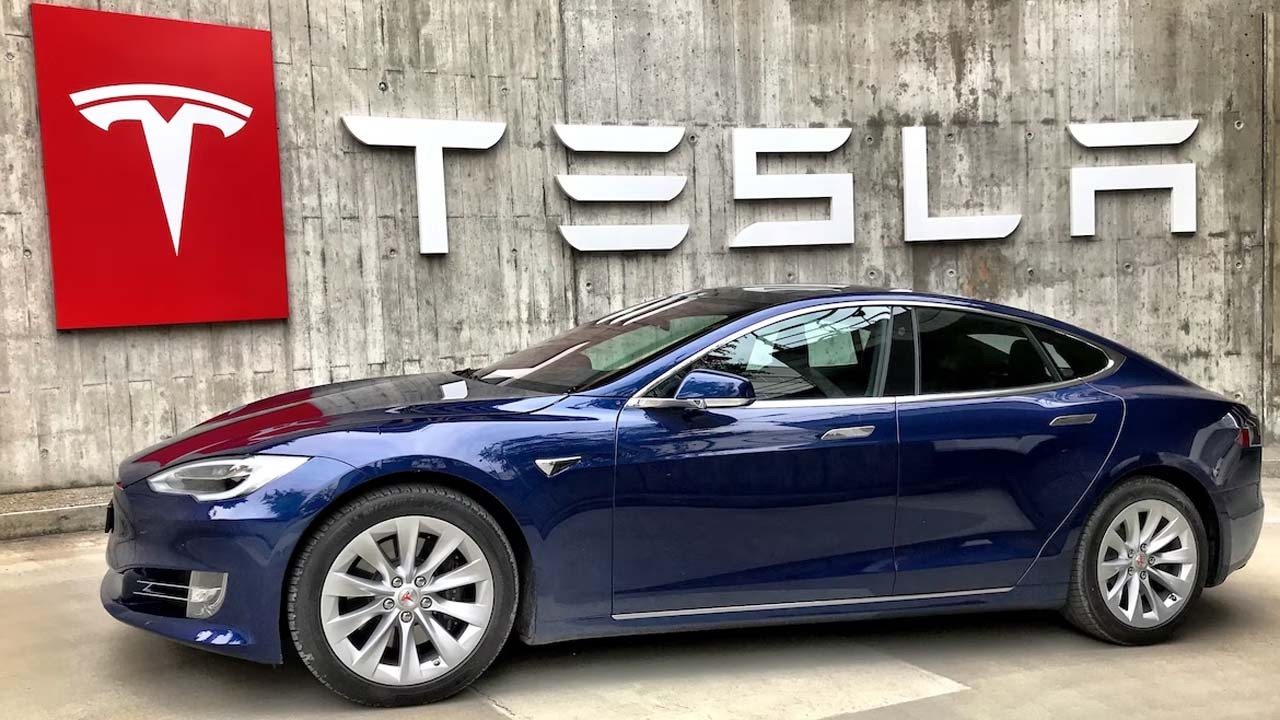 Tesla'dan şok geri dönüş: 1 trilyon dolarlık dev yeniden sahnede! Peki tehlike geçti mi?