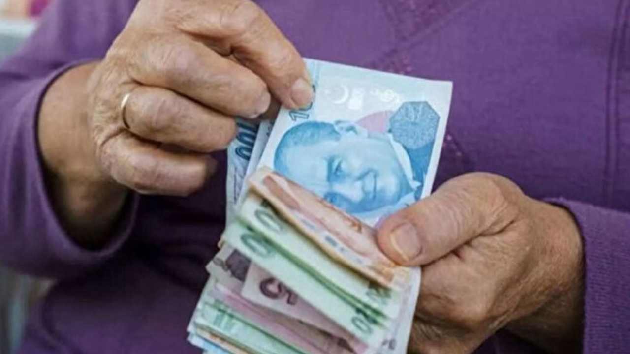 Ev kadınlarına emeklilik müjdesi! Devletten prim desteği geliyor, Şartlar neler? İşte yeni sistemin tüm detayları