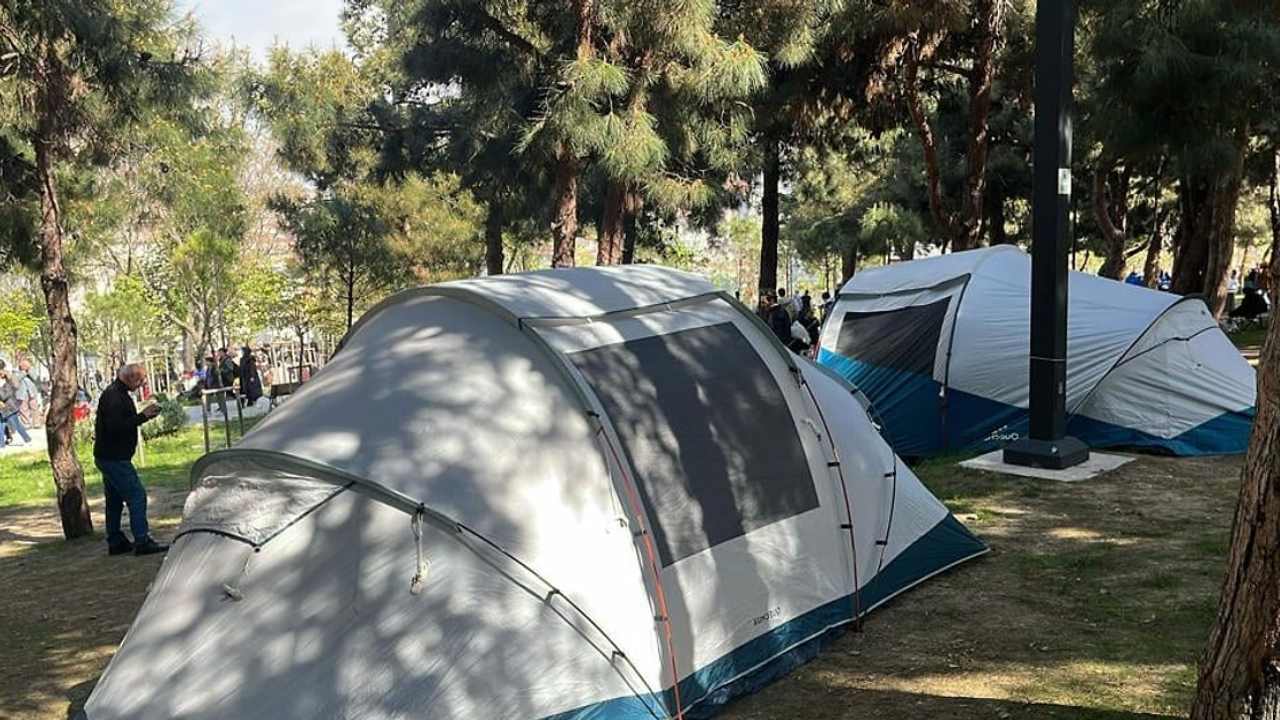 Vatandaşlar Parklarda Çadır Kurdu